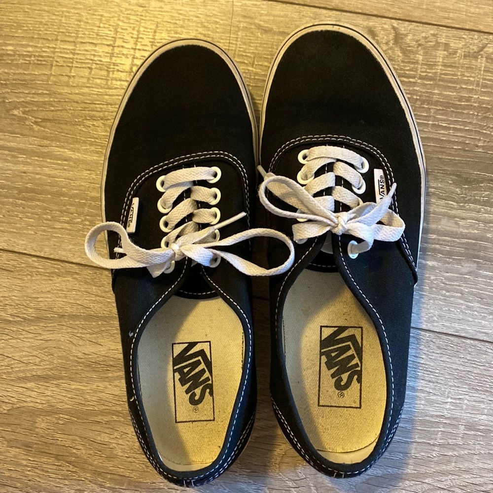 BLACK/WHITE VANS
